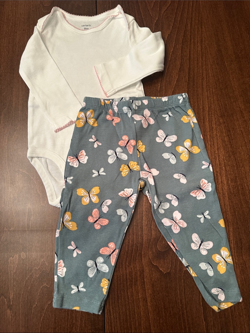 Carter’s Baby Girl Mixed Outfit Bundle - Pink, Peach, White, Gray, Floral - Picture 9 of 9